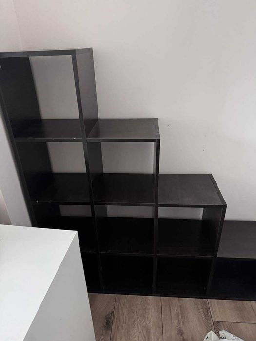 Regał schodkowy 4x4 ciemne drewno łatwy w składaniu