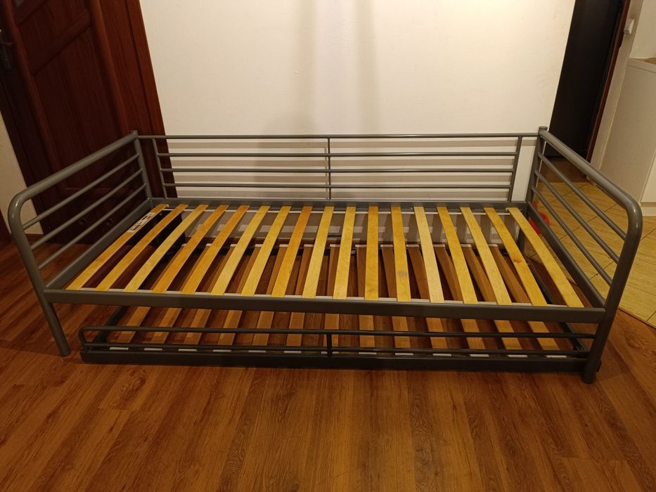 Łóżka Ikea Svarta-leżanka + dodatkowe wysuwane łóżko
