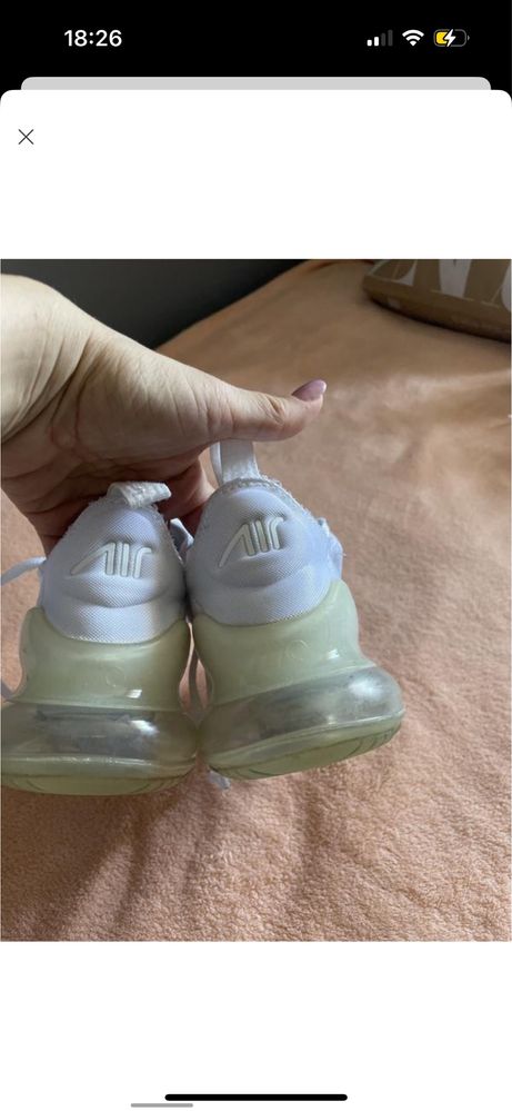 Кросівки Nike 270