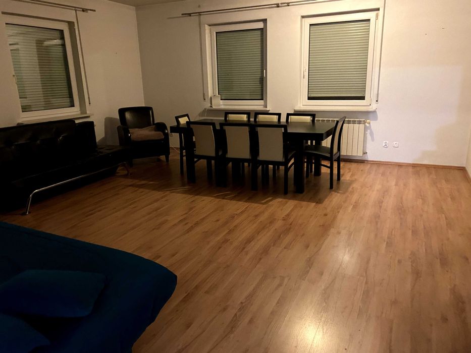 Używany stół dębowy fornirowany rozkładany