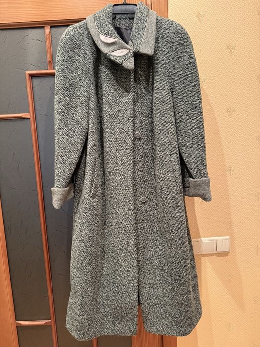 Пальто твидовое.