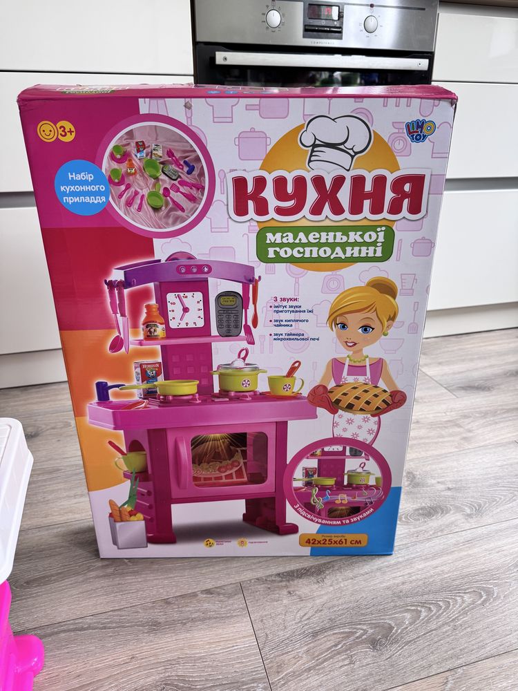 Кухня маленькоі господині зі світовими та звуковими єфектами.