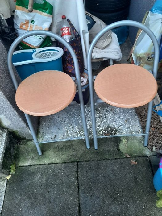 Dwa krzesełka składane i stolik