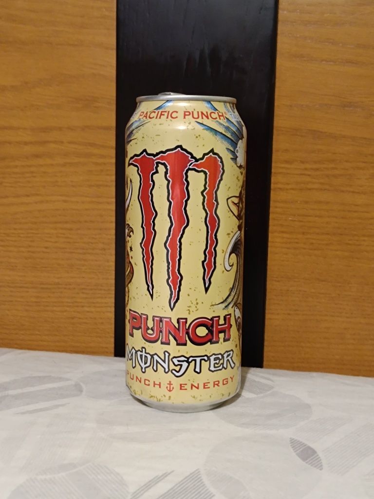 coleção latas de Monster