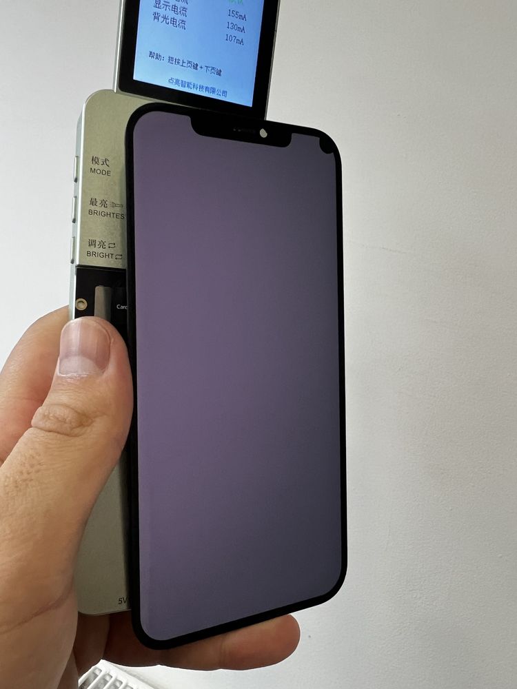 Дисплей 12 pro max iPhone оригинал с пятном