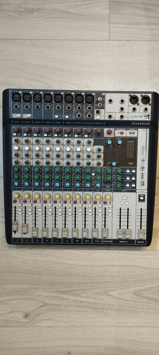 Мікшерний пульт Soundcraft Signature 12