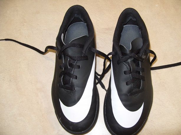 Buty piłkarskie turfy Nike Bravatax II TF 38