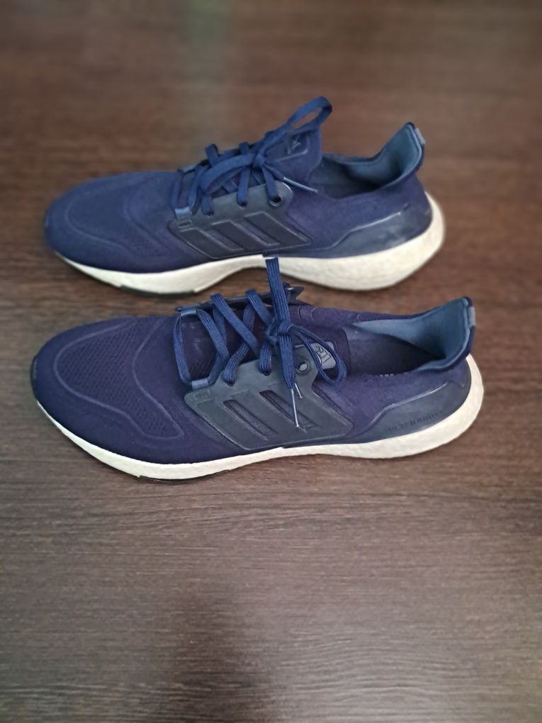 кросівки Adidas UltraBOOST 22.   Р  46 2/3.  29см
