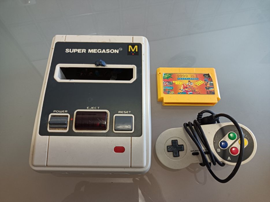 Consola com mais de 50 anos, para coleção