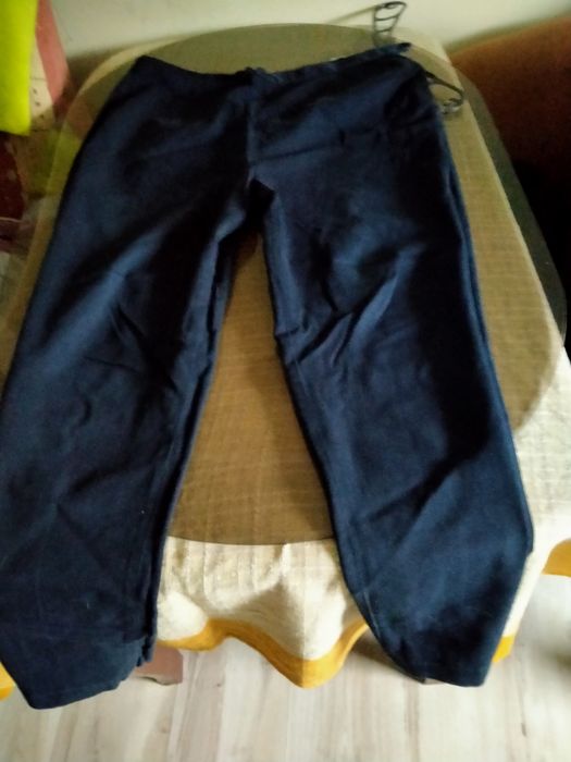 Granatowe spodnie z wyższym stanem