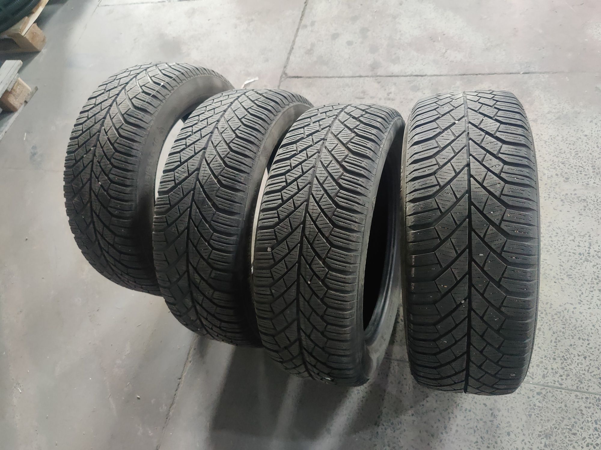 Continental  ContiWinterContact 205/55R16 6.5 мм идеал