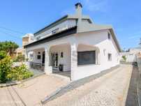 Moradia T4 remodelada com garagem em Belverde
