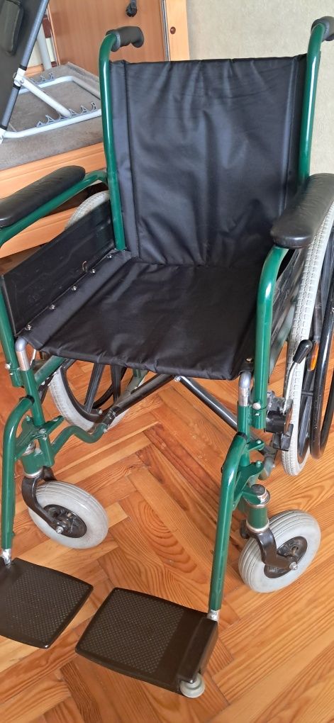 Solidny wózek inwalidzki