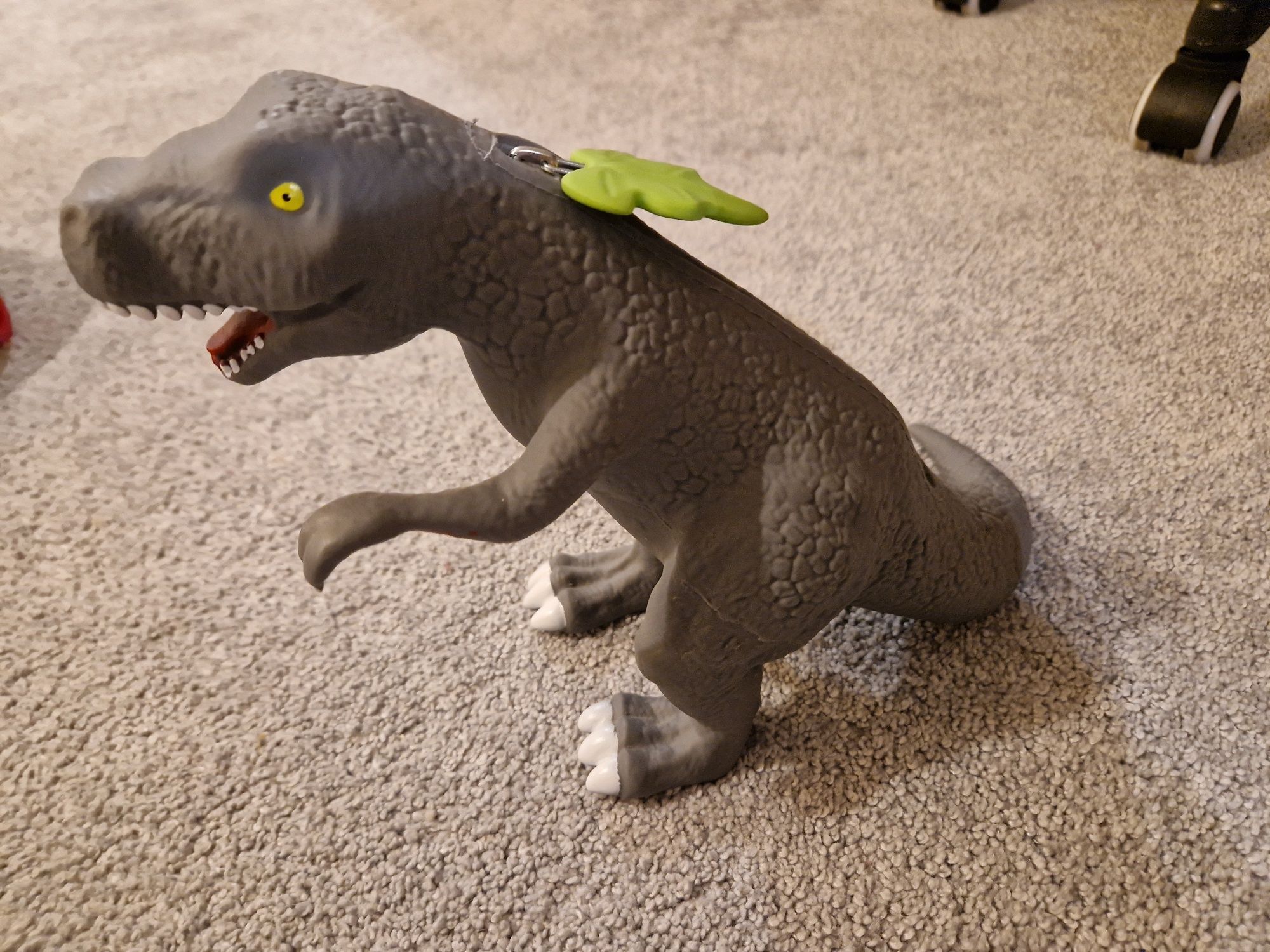Piórnik dinozaur dla chłopca