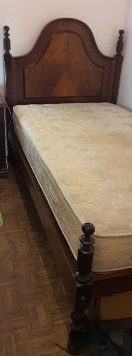 Cama corpo e meio com cómoda / escrevaninha