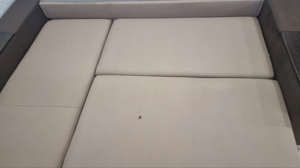 Хімчистка мʼяких меблів