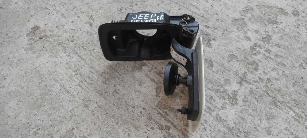 Лючок бака Jeep Renegade