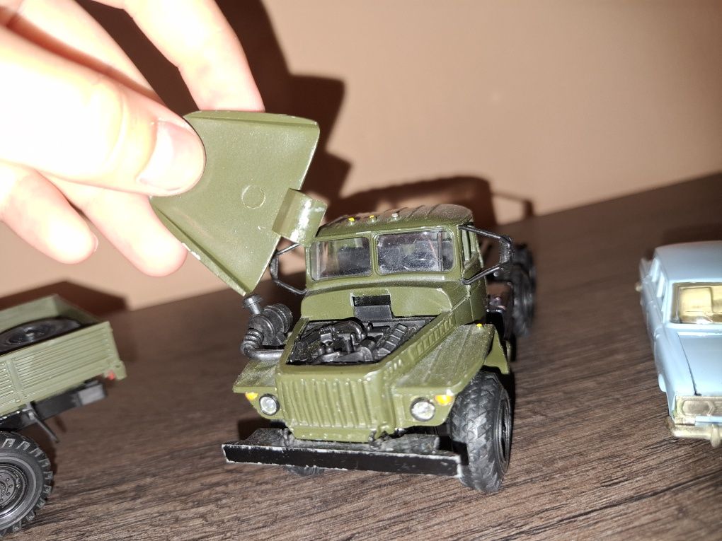 Маштабні колекційні  моделі 1:43