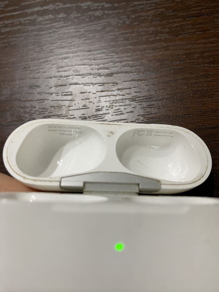 Apple Airpods Pro Case без навушників оригінал