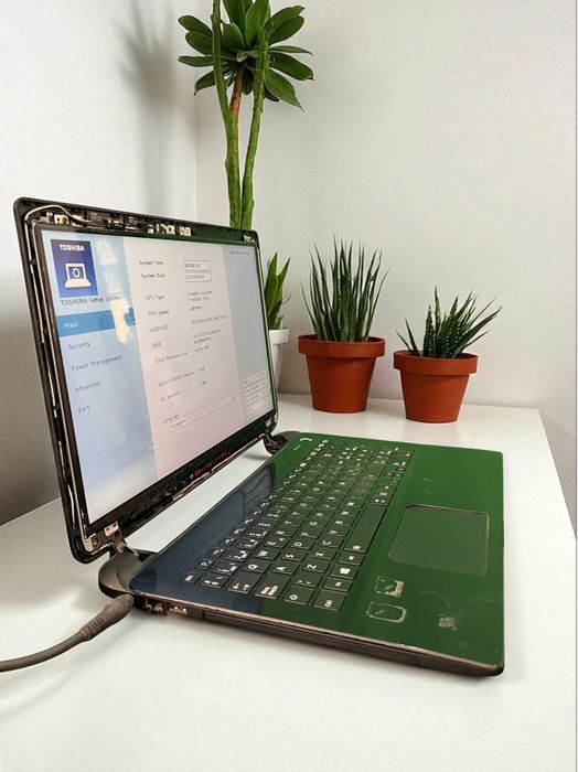 Toshiba Satellite L50-B-16x - Intel Core i7 - Parte Frontal e Bateria