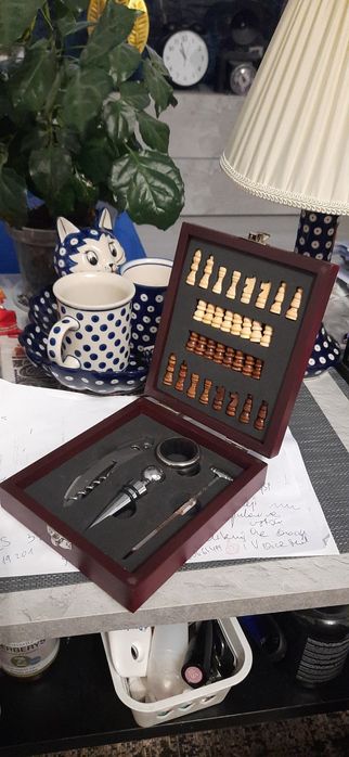 Mini szachy + zestaw do wina bank