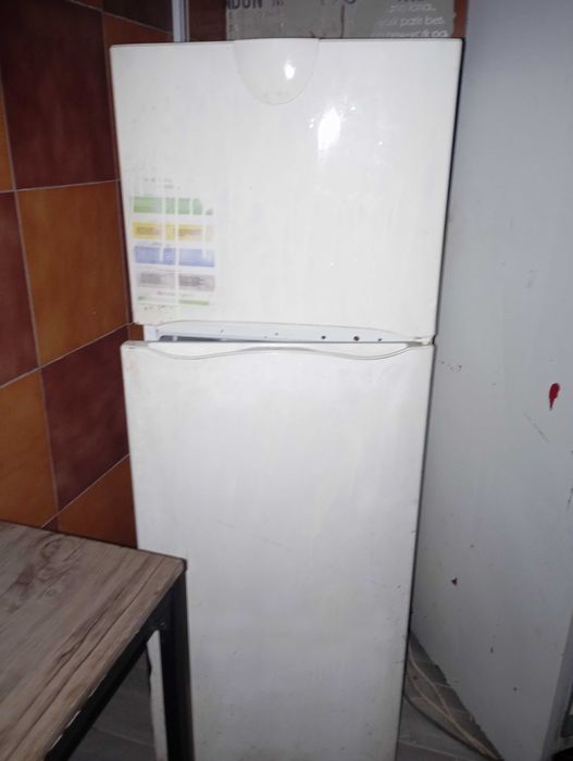 Frigorífico Indesit — usado