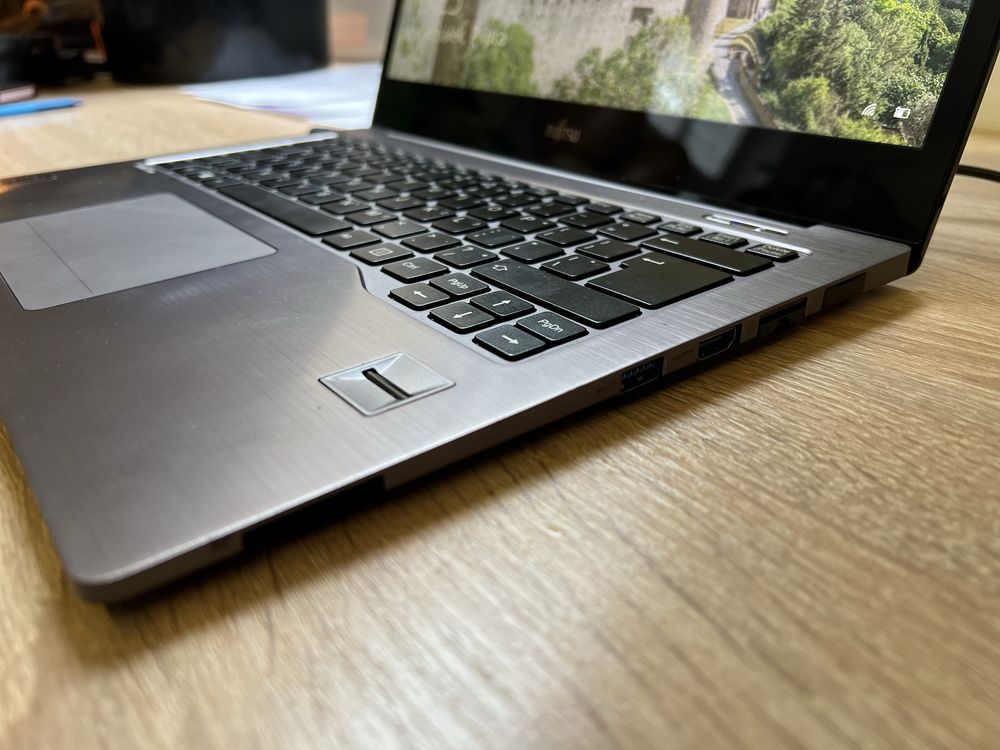 Fujitsu lifebook U904