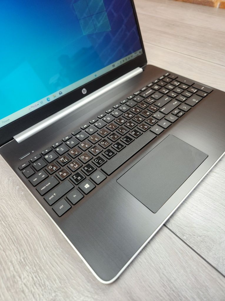 15.6" Ноутбук HP Laptop 15 R3-3250U / SSD - 256gb/ RAM - 8gb АКБ-100%