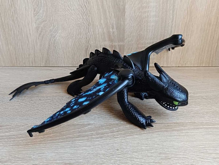 Duża interaktywna figurka Nocna Furia Deluxe. Spin Master DWA 2018