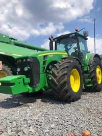 Трактор John Deere 8230