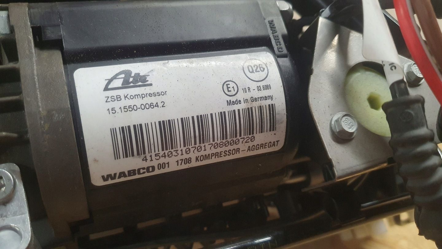 Kompresor zawieszenia VW Phaeton 13-16 3D0616005P