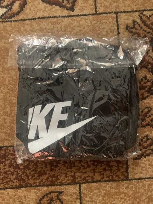 Барсетка через плече найк