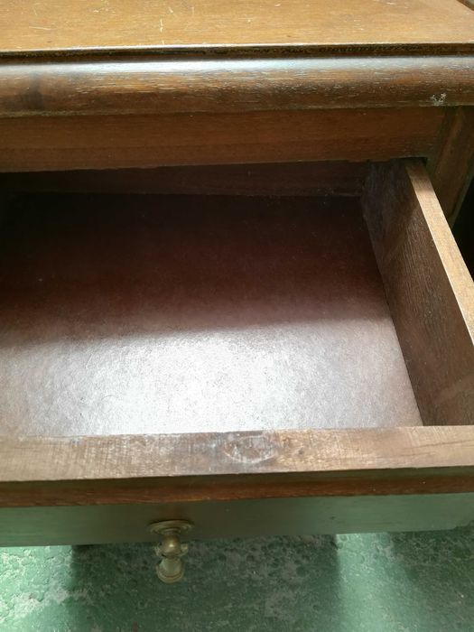 2 mesas de cabeceira em ótimo estado