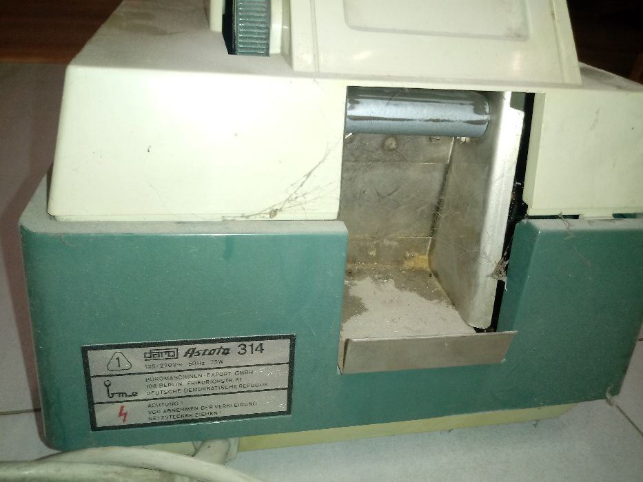 Stara niemiecka mechaniczna maszyna licząca Ascota PRL