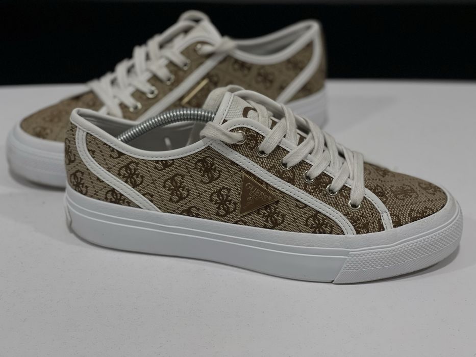 Кросівки кроссовки GUESS 38 23.5см.