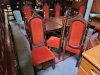 Imponentes cadeiras antigas em madeira maciça e
