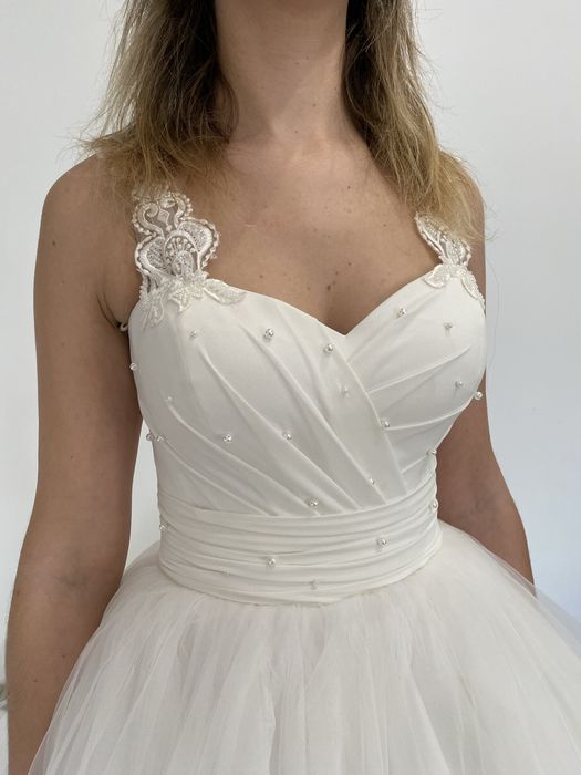 Весільна сукня зі шлейфом від Sofi Bride