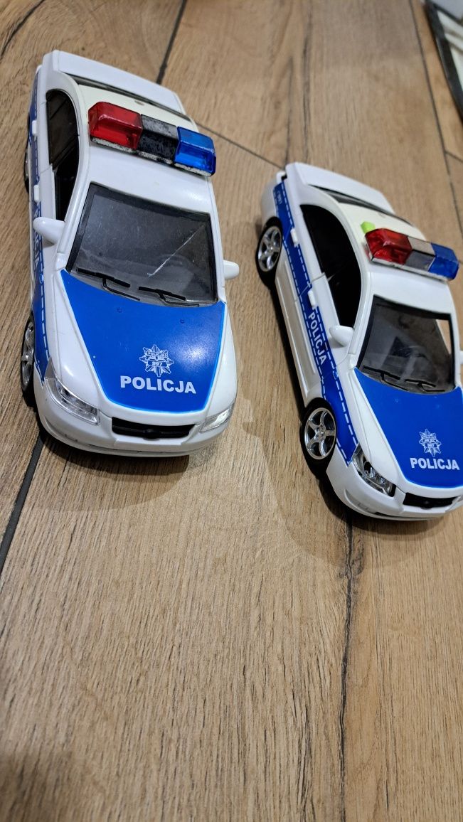 2 auta wozy policyjne policja