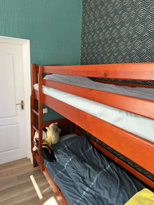 Продам трикімнатну квартиру на Миколаївці.