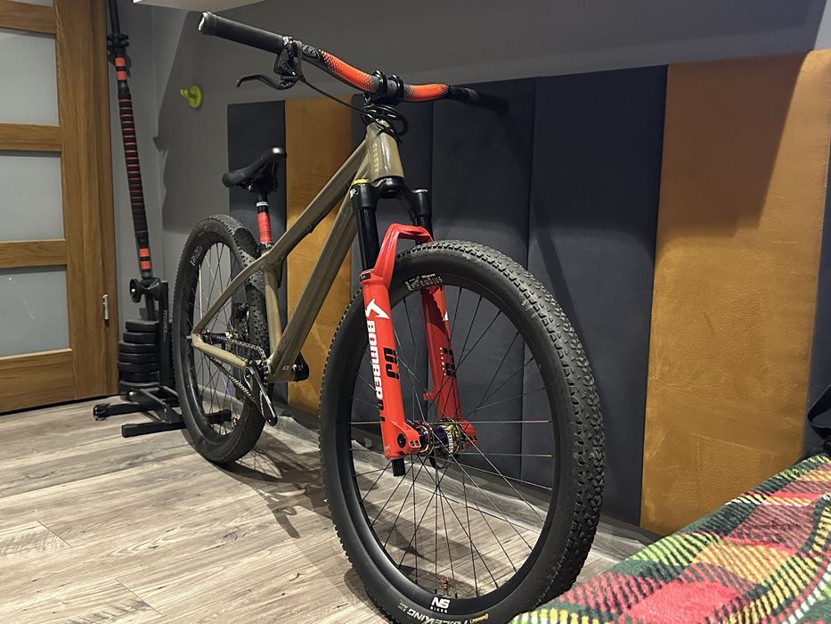 Rower dirt Canyon stichet 360 na limitowanej ramie