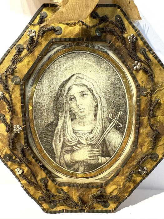 Lindo pequeno antigo registo bordado com imagem da N.S. das Dores