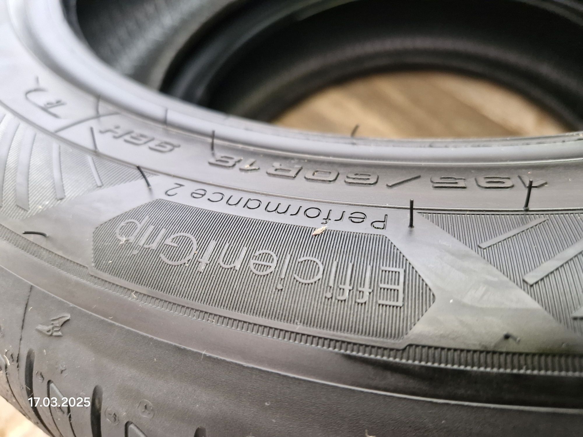 195/60R18 Goodyear EfficientGrip Performance 2 DEMO DOT2122