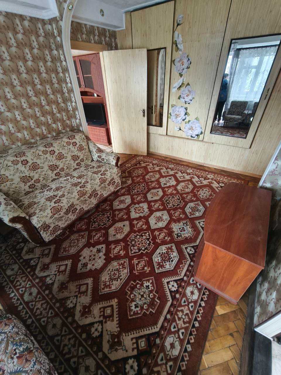 Оренда 2к.кв. М. Арсенальна.  Кловський узвіз.