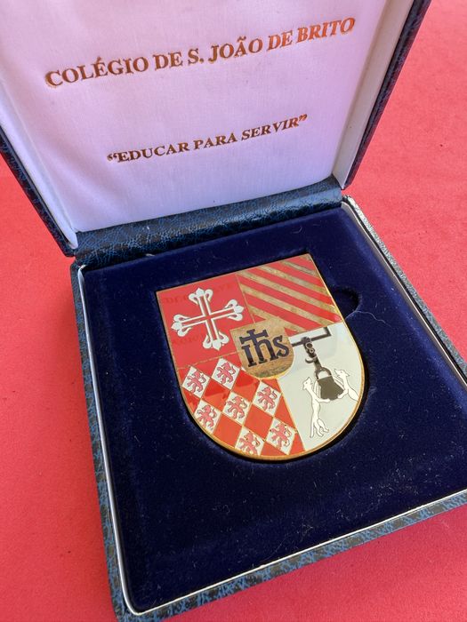 Crachá em caixa do Colegio de Sao Joao de Brito