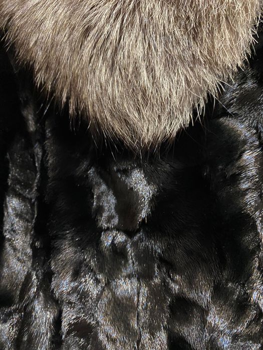 Продам норкову шубу