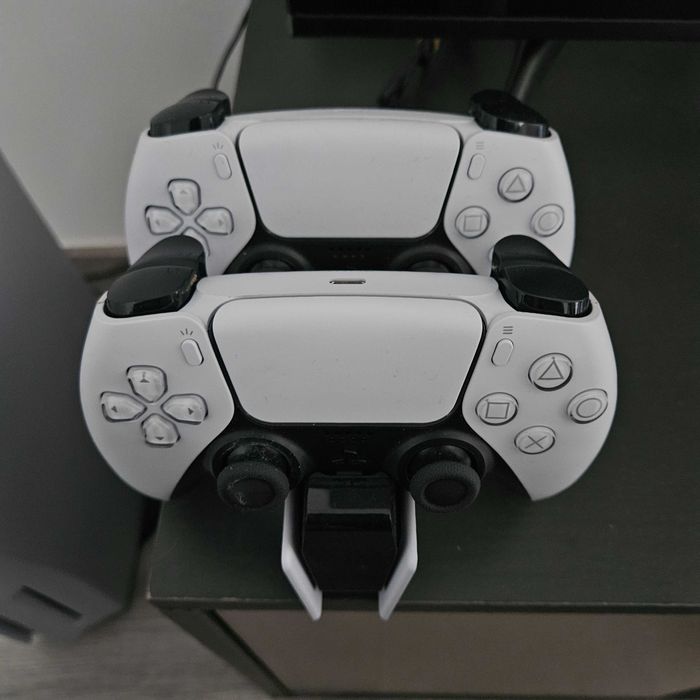 Playstation 5 (versão CD)+2 comandos+base de carregamento+5 jogos