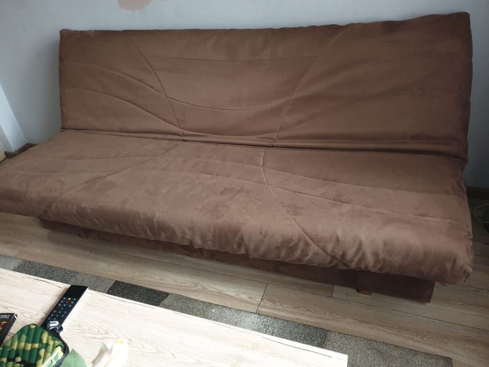 Rozkładana sofa z materacami