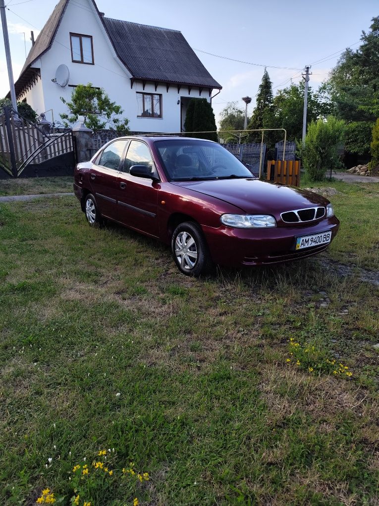 Daewoo Nubira 1998 року
