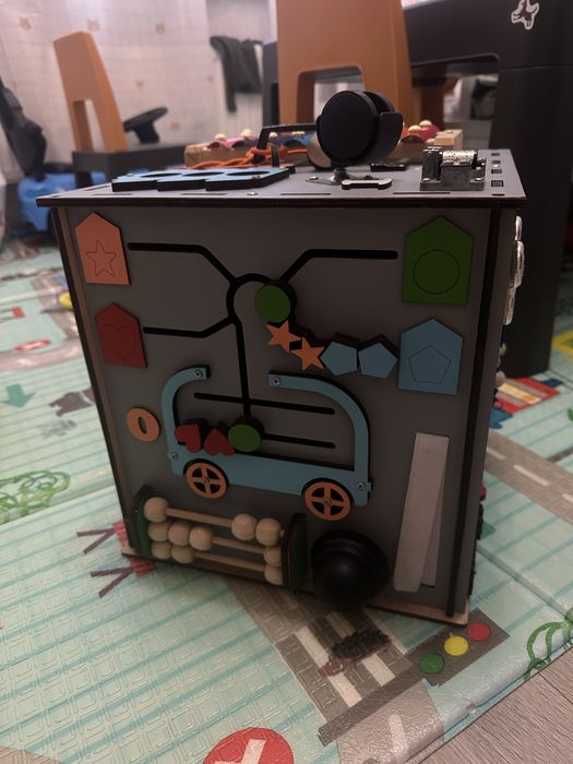 Бізікуб сірого кольору