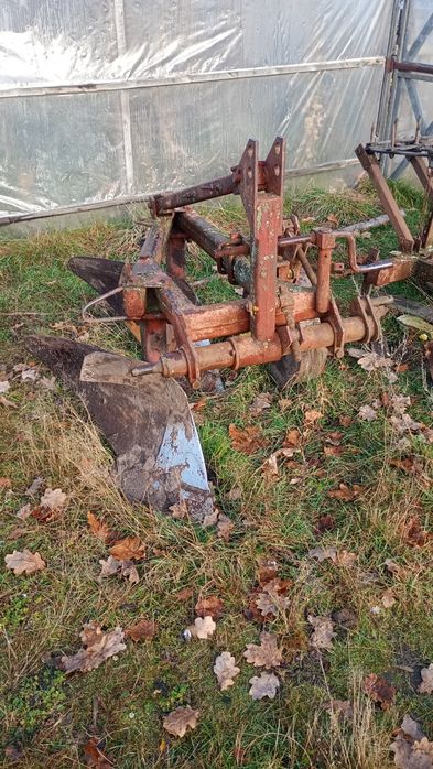 Трактор т25 з плугом